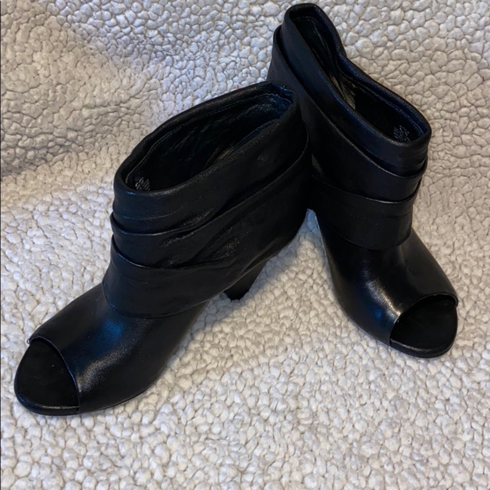 Vince Camuto Peep Toe Foldover Bootie Women sz6